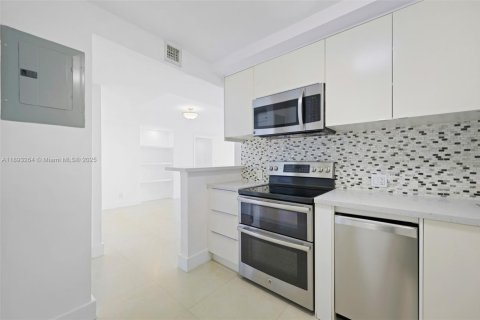 Снять в аренду кондоминиум в Авентура, Флорида 2 спальни, 105.72м2, № 1945244 - фото 7