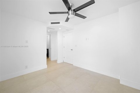 Снять в аренду кондоминиум в Авентура, Флорида 2 спальни, 105.72м2, № 1945244 - фото 14