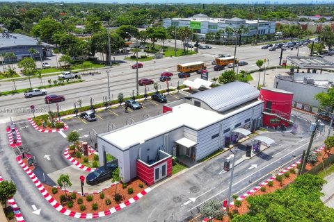 Propiedad comercial en venta en Fort Lauderdale, Florida № 1870045 - foto 7