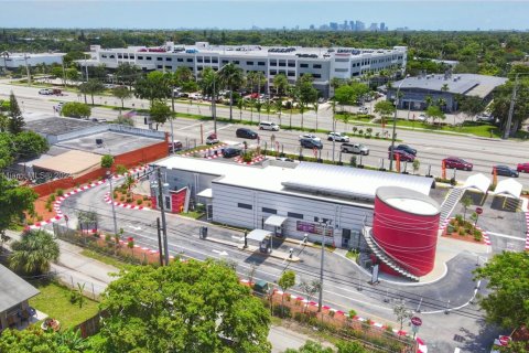 Propiedad comercial en venta en Fort Lauderdale, Florida № 1870045 - foto 8
