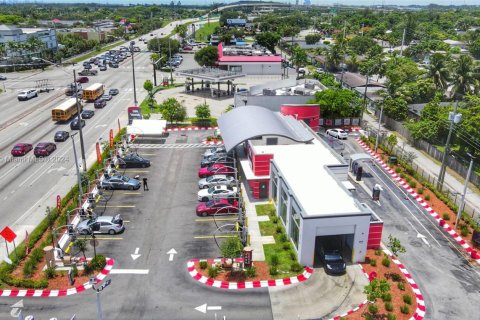 Propiedad comercial en venta en Fort Lauderdale, Florida № 1870045 - foto 6