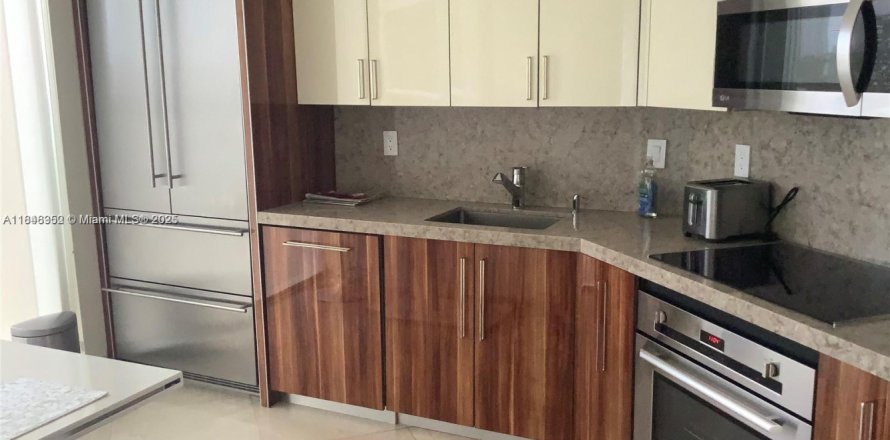 Condominio en Sunny Isles Beach, Florida, 3 dormitorios  № 1849337
