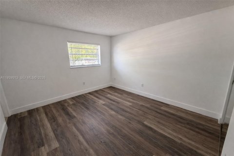 Condo in Hallandale Beach, Florida, 1 bedroom  № 1996533 - photo 12