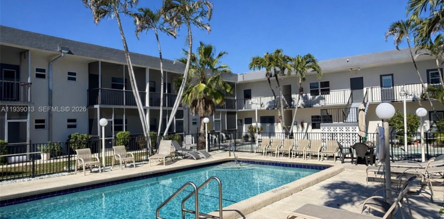 Condo in Hallandale Beach, Florida, 1 bedroom  № 1996533
