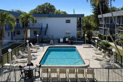 Condo in Hallandale Beach, Florida, 1 bedroom  № 1996533 - photo 15