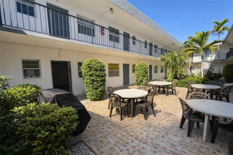 Condo in Hallandale Beach, Florida, 1 bedroom  № 1996533 - photo 14