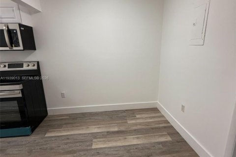 Condo in Hallandale Beach, Florida, 1 bedroom  № 1996533 - photo 10