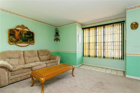 House in Tampa, Florida 4 bedrooms, 183.67 sq.m. № 1743218 - photo 13