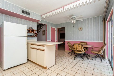 House in Tampa, Florida 4 bedrooms, 183.67 sq.m. № 1743218 - photo 7