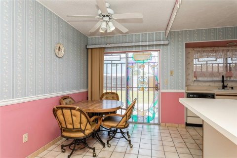 House in Tampa, Florida 4 bedrooms, 183.67 sq.m. № 1743218 - photo 5