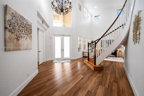 House in Weston, Florida 5 bedrooms, 498.42 sq.m. № 2046627 - photo 9