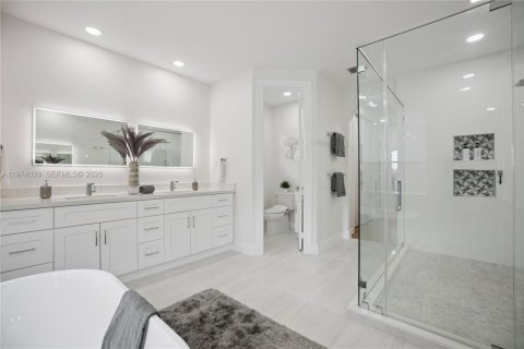 House in Weston, Florida 5 bedrooms, 498.42 sq.m. № 2046627 - photo 30