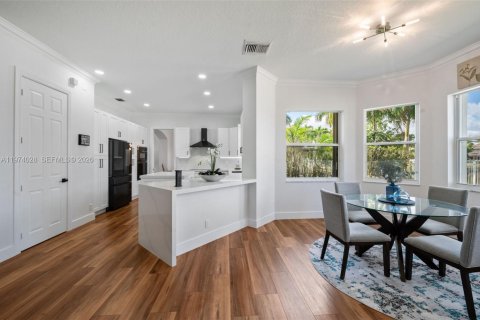 House in Weston, Florida 5 bedrooms, 498.42 sq.m. № 2046627 - photo 18