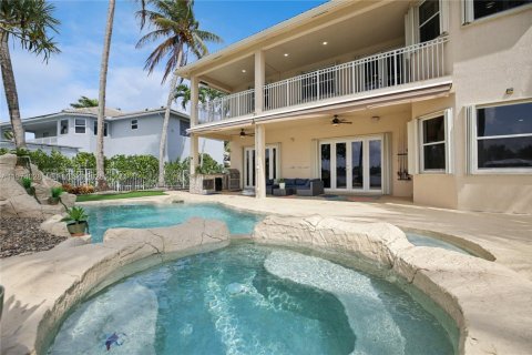 House in Weston, Florida 5 bedrooms, 498.42 sq.m. № 2046627 - photo 8