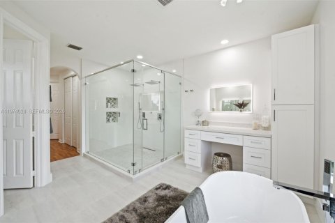 House in Weston, Florida 5 bedrooms, 498.42 sq.m. № 2046627 - photo 29
