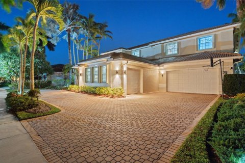 House in Weston, Florida 5 bedrooms, 498.42 sq.m. № 2046627 - photo 5