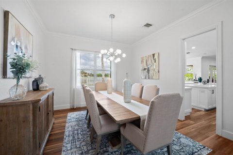 House in Weston, Florida 5 bedrooms, 498.42 sq.m. № 2046627 - photo 12