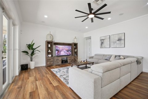 House in Weston, Florida 5 bedrooms, 498.42 sq.m. № 2046627 - photo 13