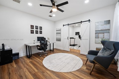 House in Weston, Florida 5 bedrooms, 498.42 sq.m. № 2046627 - photo 22