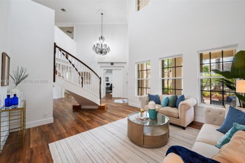 House in Weston, Florida 5 bedrooms, 498.42 sq.m. № 2046627 - photo 11