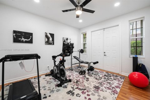 House in Weston, Florida 5 bedrooms, 498.42 sq.m. № 2046627 - photo 23