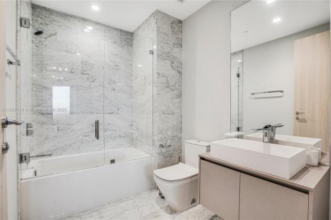 Condo in Miami, Florida, 3 bedrooms  № 1821840 - photo 15