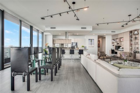 Condo in Miami, Florida, 3 bedrooms  № 1821840 - photo 5