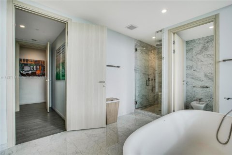Condo in Miami, Florida, 3 bedrooms  № 1821840 - photo 17