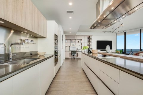 Condo in Miami, Florida, 3 bedrooms  № 1821840 - photo 3