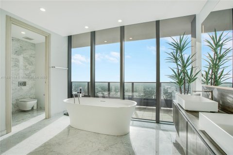 Condo in Miami, Florida, 3 bedrooms  № 1821840 - photo 11