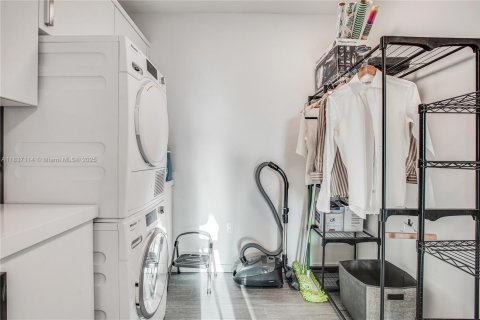 Condo in Miami, Florida, 3 bedrooms  № 1821840 - photo 25