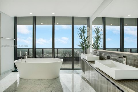 Condo in Miami, Florida, 3 bedrooms  № 1821840 - photo 10