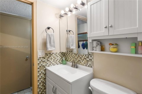 Condo in Hollywood, Florida, 2 bedrooms  № 2080092 - photo 13