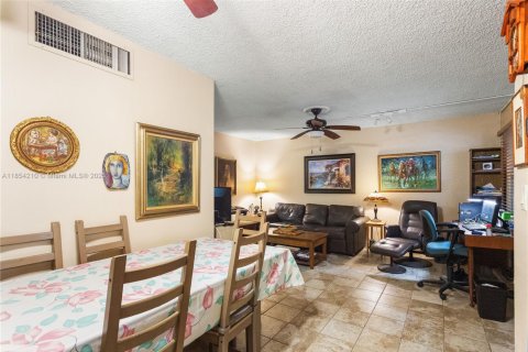 Condo in Hollywood, Florida, 2 bedrooms  № 2080092 - photo 5