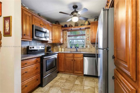 Condo à Hollywood, Floride, 2 chambres  № 2080092
