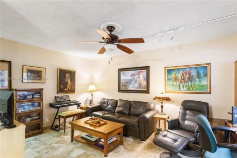 Condo in Hollywood, Florida, 2 bedrooms  № 2080092 - photo 7