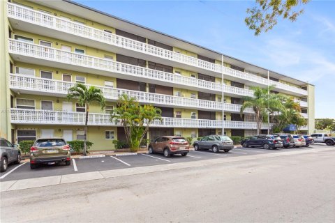 Condo in Hollywood, Florida, 2 bedrooms  № 2080092 - photo 20