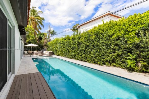 House in Key Biscayne, Florida 5 bedrooms, 225.66 sq.m. № 1980916 - photo 30