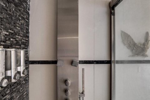 Купить кондоминиум в Холливуд, Флорида 2 спальни, 60.39м2, № 1958290 - фото 19