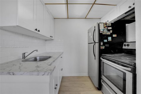 Купить кондоминиум в Холливуд, Флорида 2 спальни, 60.39м2, № 1958290 - фото 5