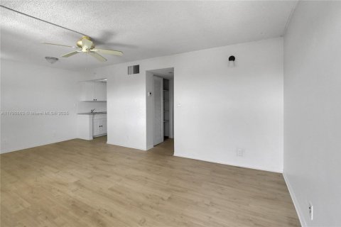 Купить кондоминиум в Холливуд, Флорида 2 спальни, 60.39м2, № 1958290 - фото 13