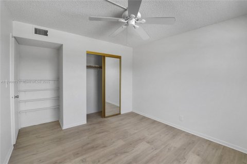 Купить кондоминиум в Холливуд, Флорида 2 спальни, 60.39м2, № 1958290 - фото 27