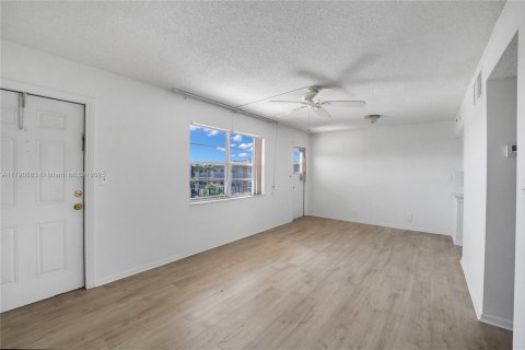 Купить кондоминиум в Холливуд, Флорида 2 спальни, 60.39м2, № 1958290 - фото 7