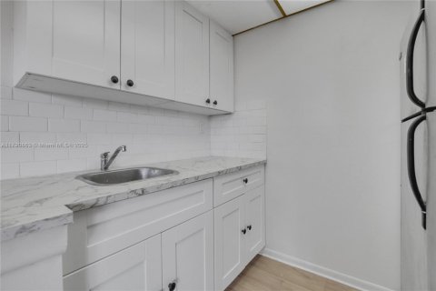 Купить кондоминиум в Холливуд, Флорида 2 спальни, 60.39м2, № 1958290 - фото 1