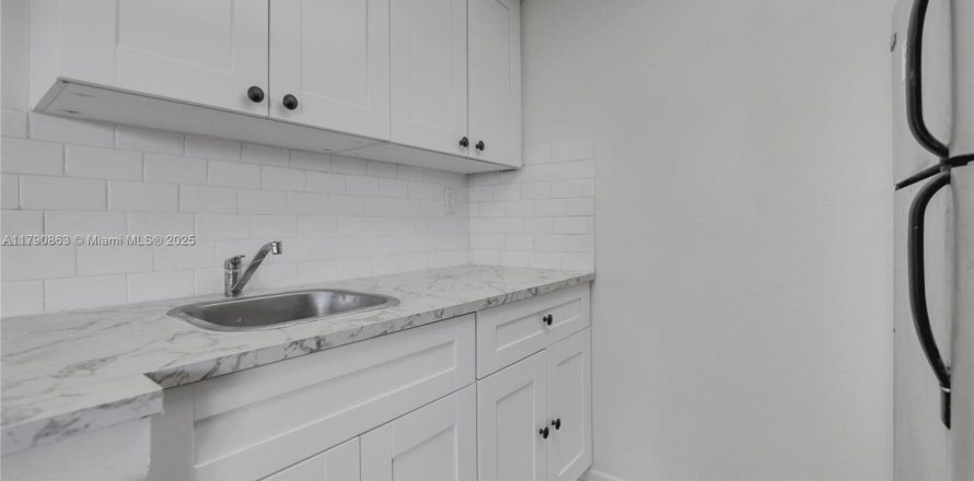 Кондоминиум с 2 спальнями в Холливуд, Флорида № 1958290