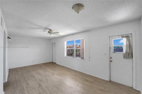 Купить кондоминиум в Холливуд, Флорида 2 спальни, 60.39м2, № 1958290 - фото 10