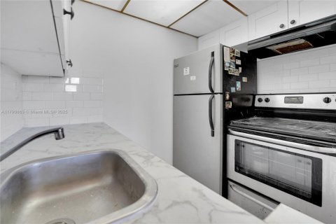 Купить кондоминиум в Холливуд, Флорида 2 спальни, 60.39м2, № 1958290 - фото 4