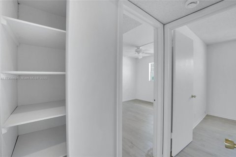 Купить кондоминиум в Холливуд, Флорида 2 спальни, 60.39м2, № 1958290 - фото 21