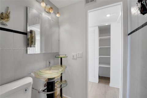 Купить кондоминиум в Холливуд, Флорида 2 спальни, 60.39м2, № 1958290 - фото 20