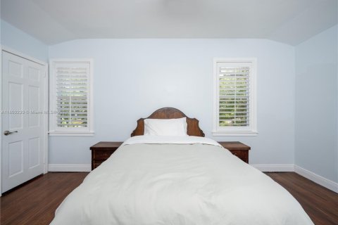 House in Miami, Florida 4 bedrooms, 305.65 sq.m. № 1741365 - photo 22